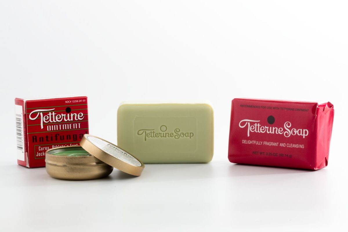 Tetterine Green tin and carton with Tetterine Soap bar and box